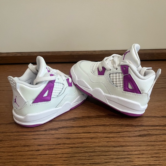 Nike Jordan 4 Kids Sneaker Hyper Violet in Excellent Condition with Box - Picture 8 of 12